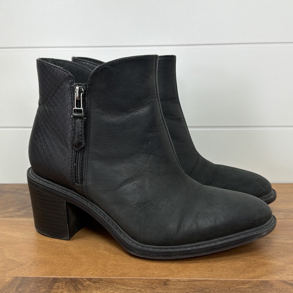 Clarks Scene Boots Sz 7.5M/38 Black Leather Bootie Block Heel Snake Pattern Nice